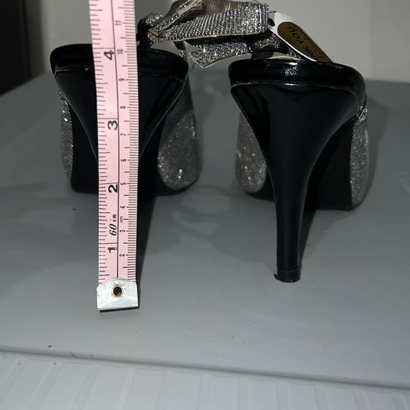 WOMENS 9 SILVER PEEP TOE HEELS - Picture 4 of 7